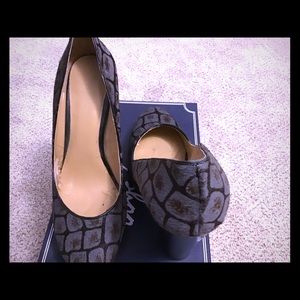 Nine West Grey Pony Chunky Round Heels Size 9.